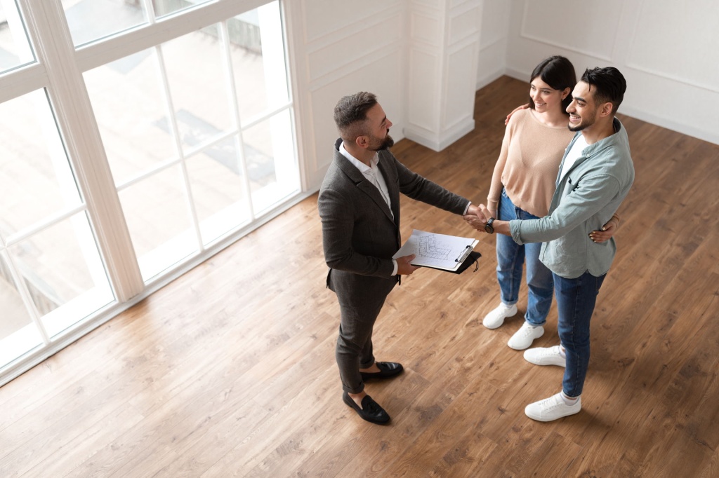Casal comprando apartamento em sao paulo Casal comprando apartamento em sao paulo
